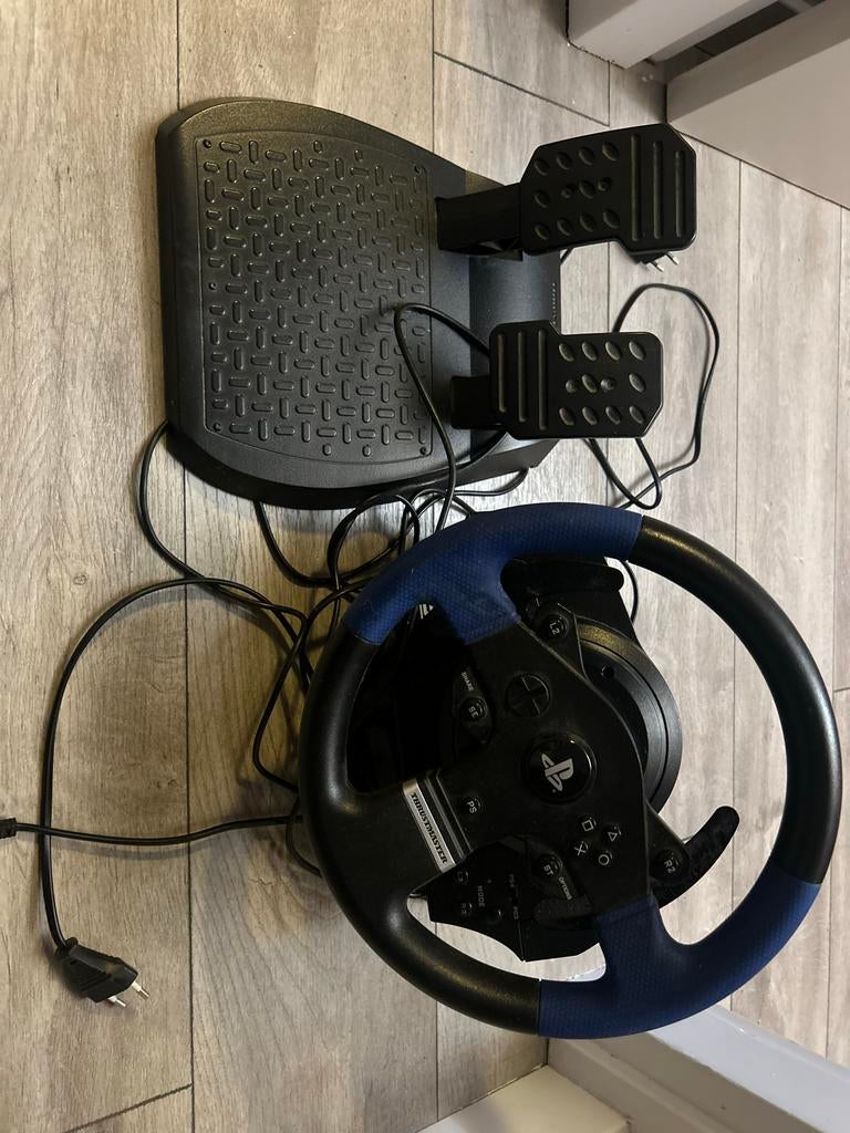 Thrustmaster T150 Force Feedback racestuur met pedalen, Spelcomputers en Games, Spelcomputers | Sony PlayStation Consoles | Accessoires