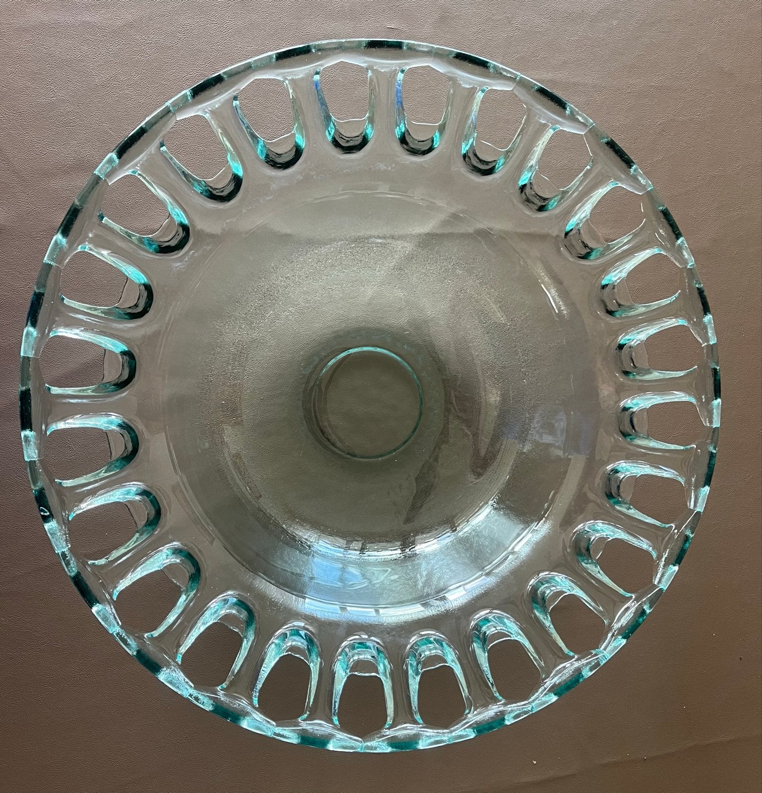 Grote glazen schaal met opengewerkte rand - 41cm, Antiek en Kunst, Ophalen