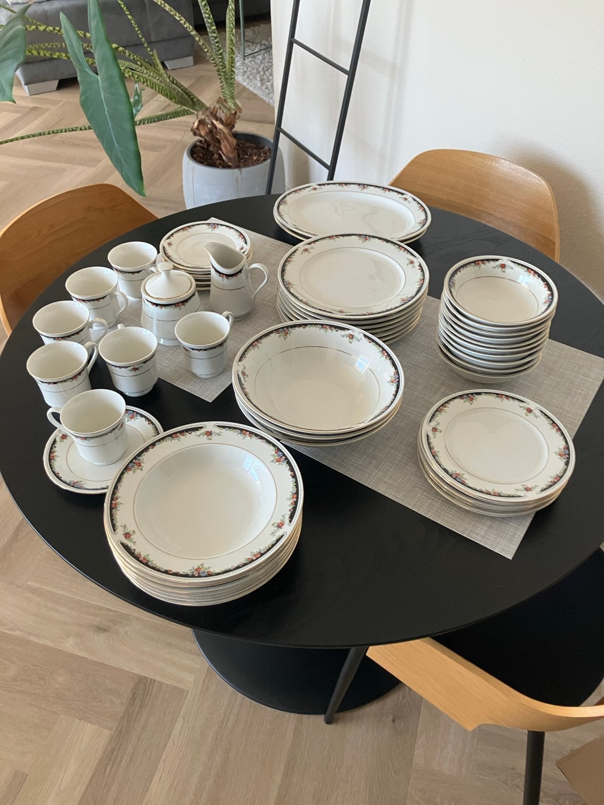 Compleet servies China Pearl Rebecca 1799, Ophalen, Overige merken, Klassiek, Zo goed als nieuw