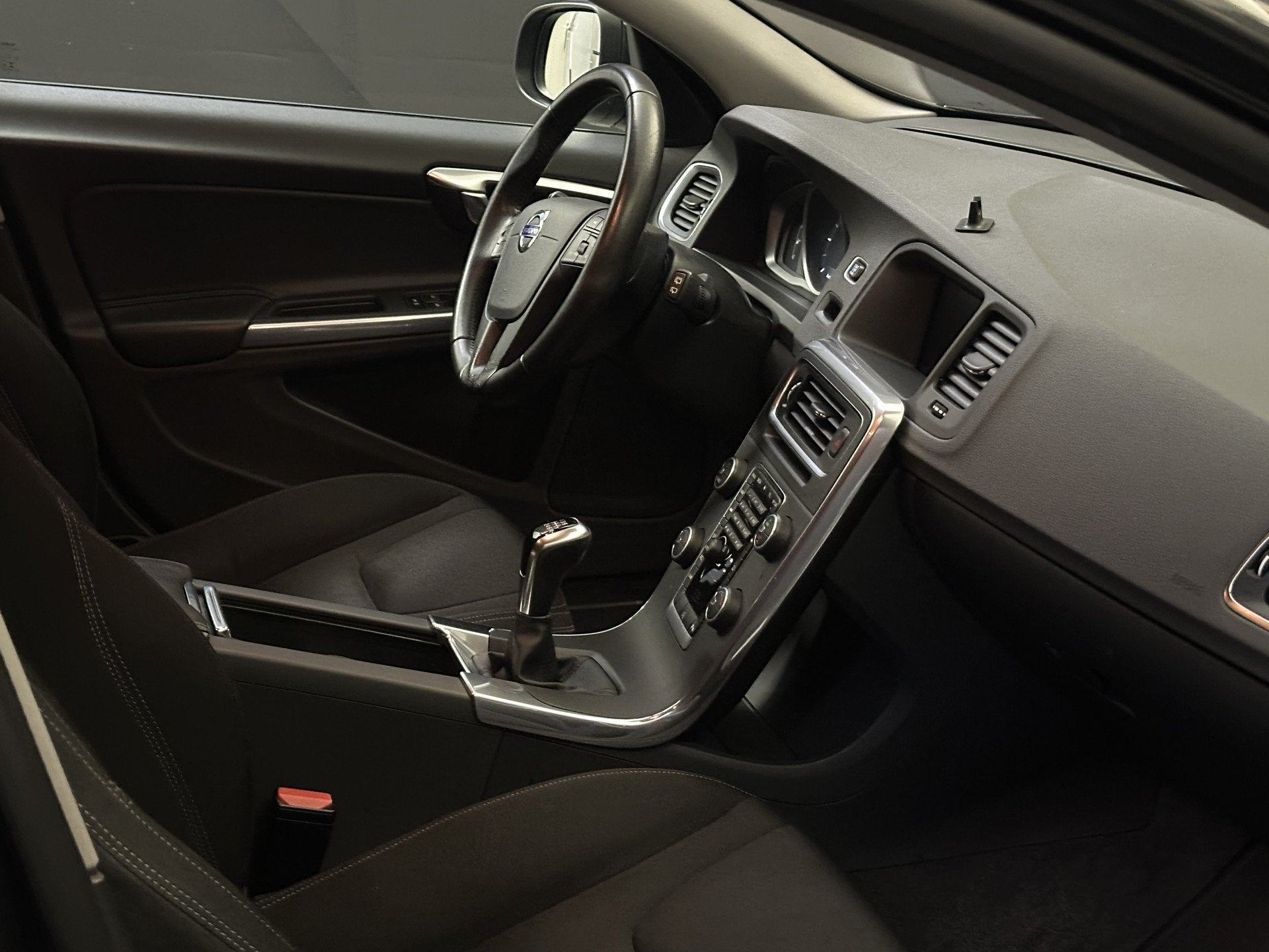 Foto 12 van Volvo V60 2.0 D2 Polar+ *Diesel*Full Options*Zeer goed Onder