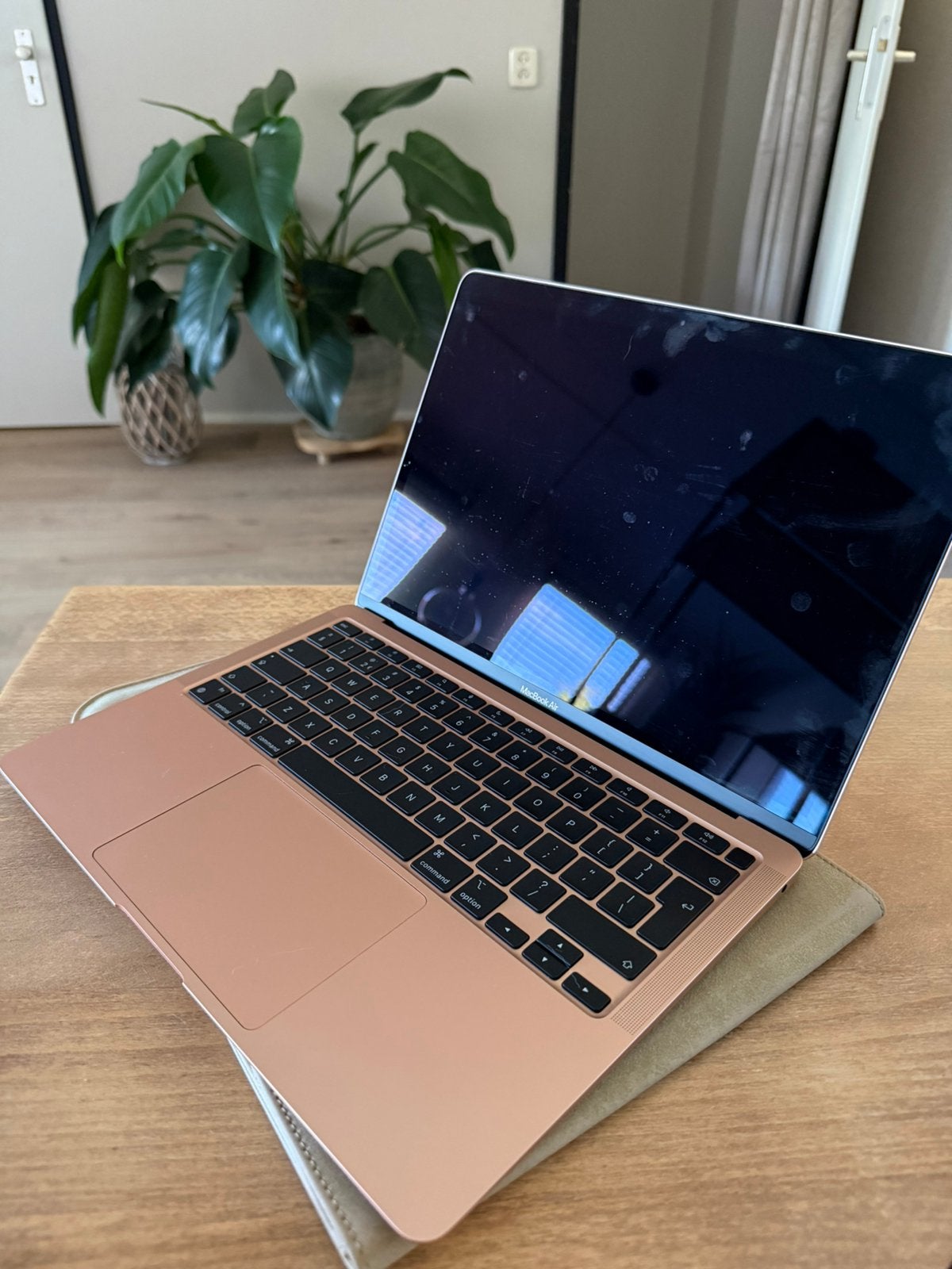 MacBook air 13” rose - NIEUWSTAAT (17 laadcycli / Accu 100%)