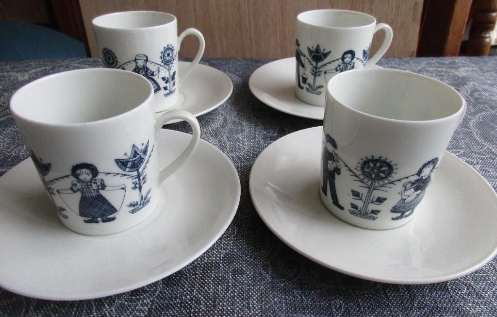 vintage 4 Seltmann Weiden kop en schotels met klederdracht, Huis en Inrichting, Keuken | Servies, Ophalen of Verzenden, Porselein