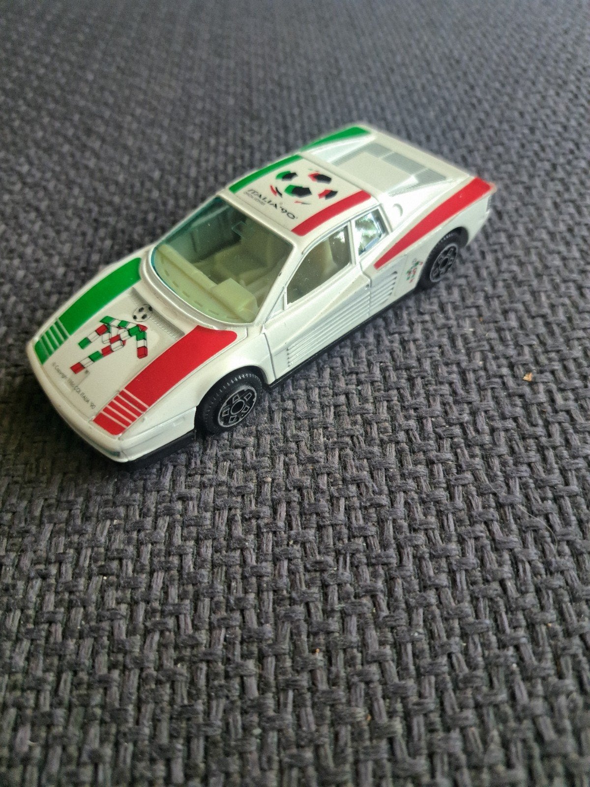burago model Ferrari testarossa wk voetbal 1990 italy, Overige merken, Gebruikt, Auto, Ophalen of Verzenden