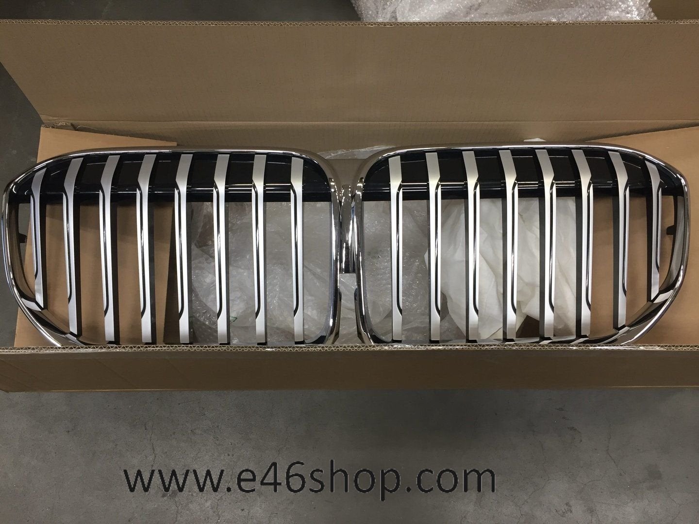 GRILL / NIEREN BMW G11 G12 LCI OE 51137475318, Auto-onderdelen, -, -, Nieuw, Ophalen of Verzenden