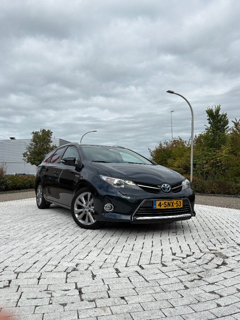 Toyota Auris Touring Sports 1.8 Hybrid Automaat Lease Pro, Auto's, Dealer onderhouden, Zwart, 345 kg, Blauw
