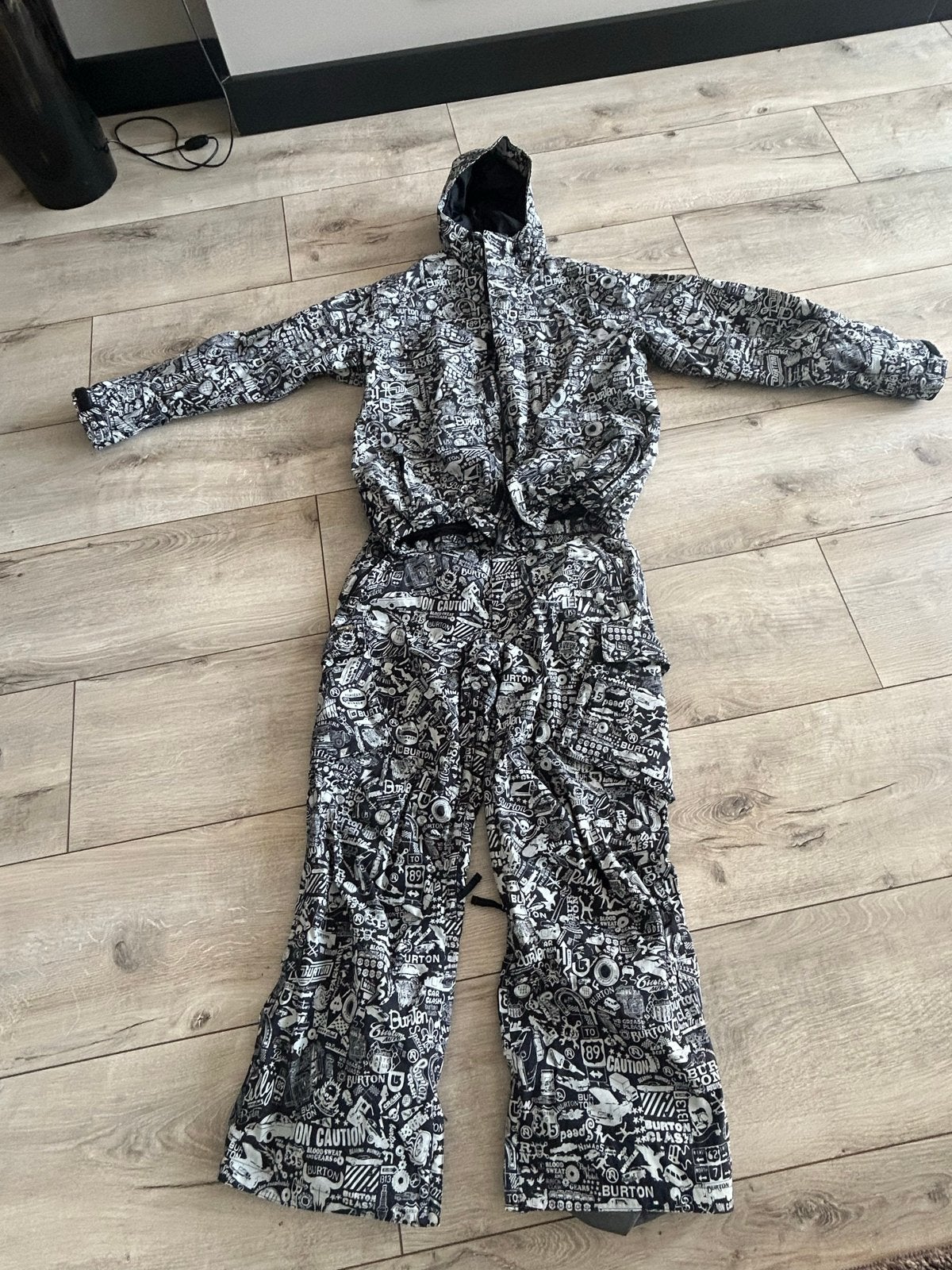 Burton snowboard jas en broek - Zo goed als nieuw, Ophalen of Verzenden, Zo goed als nieuw, Maat 42/44 (L), Pak