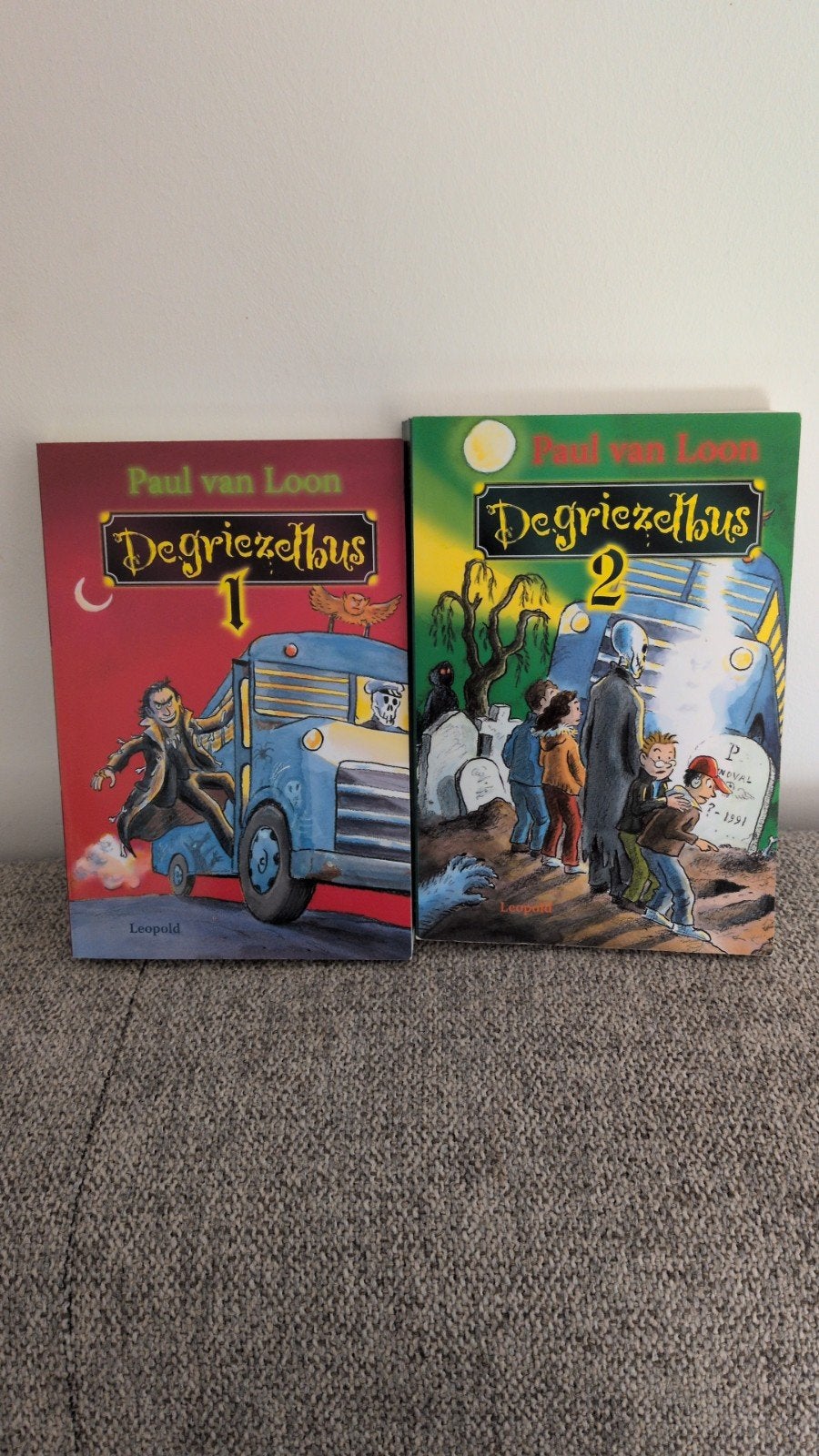 De Griezelbus 1 & 2 - Paul van Loon (Kinderboeken), Boeken, Ophalen of Verzenden, Zo goed als nieuw, Paul van Loon, Fictie