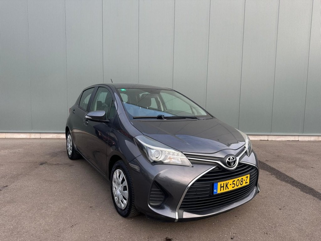 Toyota Yaris 1.3 VVT-i Aspiration CAMERA | ONDERHOUDSBOEKJE, Auto's, 1025 kg, 40 €/maand, Euro 6, Bedrijf