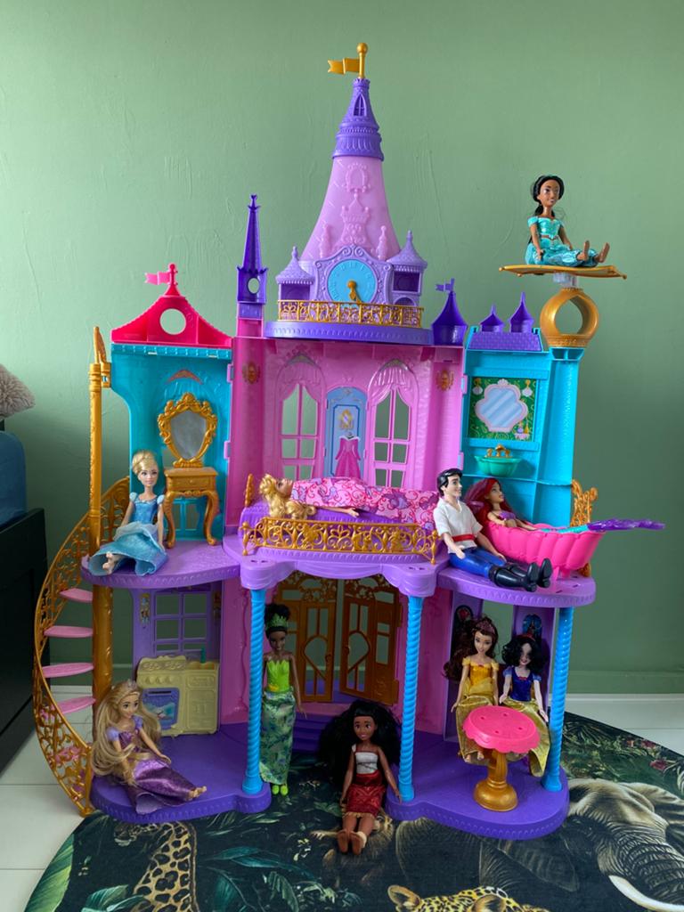 Disney magische prinsessen kasteel + prinsessen, Ophalen, Zo goed als nieuw, Poppenhuis