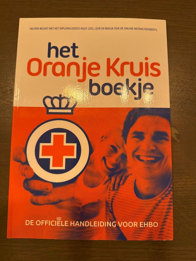 Het Oranje Kruis boekje - Officiële EHBO Handleiding, Ophalen of Verzenden, Zo goed als nieuw