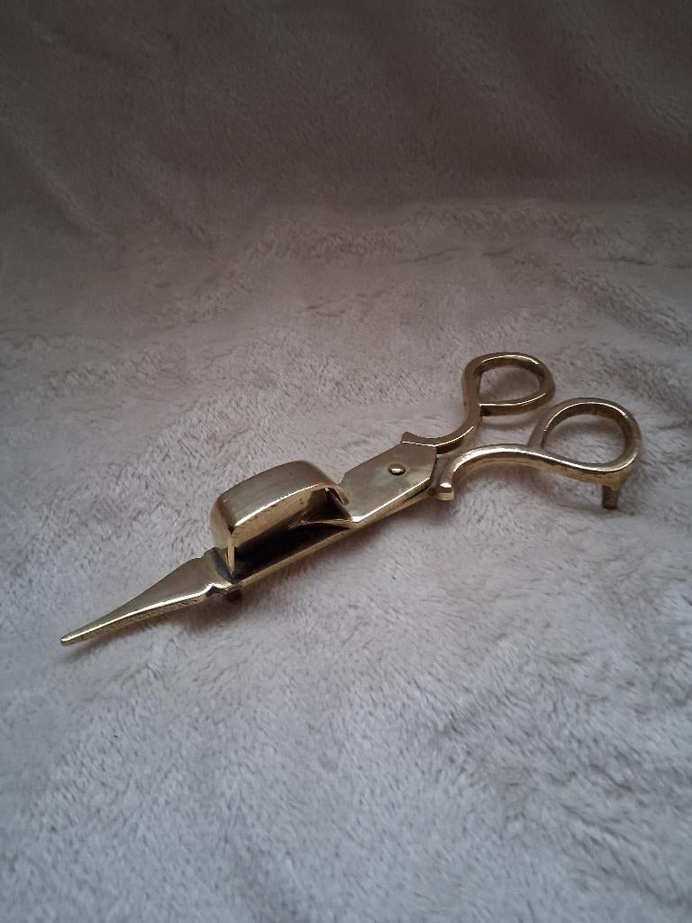 Een Geel-Koperen "Kaarsensnuiter"., Antiek en Kunst, Antiek | Koper en Brons, Koper, Ophalen of Verzenden