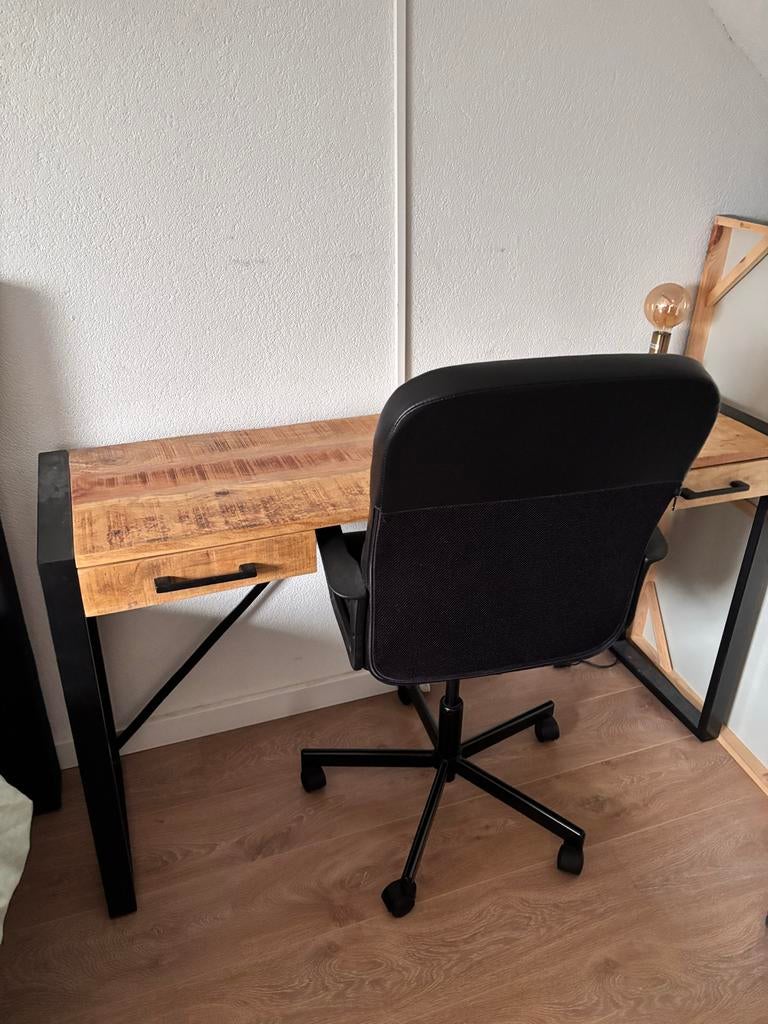 Leen Bakker Bureau - Stijlvol en functioneel, Huis en Inrichting, Bureaus, Ophalen of Verzenden, Zo goed als nieuw