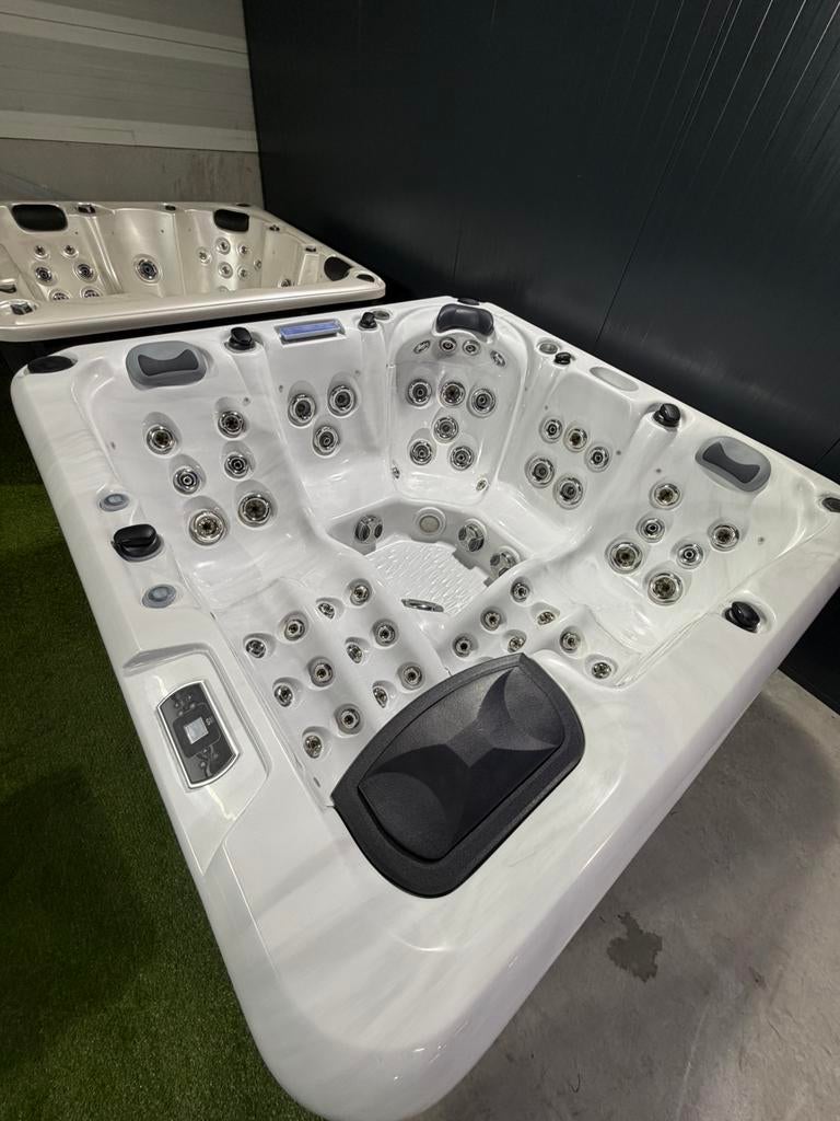 Jacuzzi 5 persoons incl Garantie, Verzenden, Zo goed als nieuw
