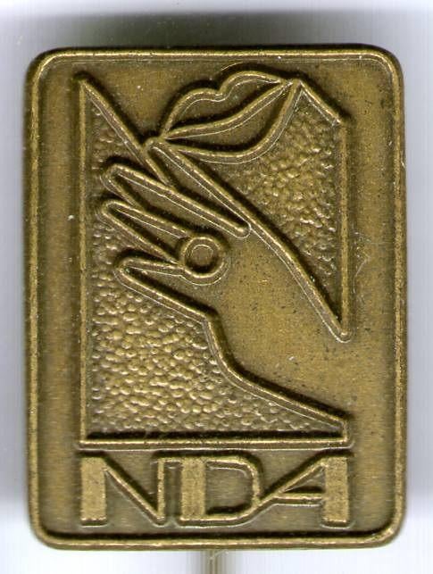 NDA koper dans speldje ( X_114 ), Verzenden, Nieuw, Sport, Speldje of Pin