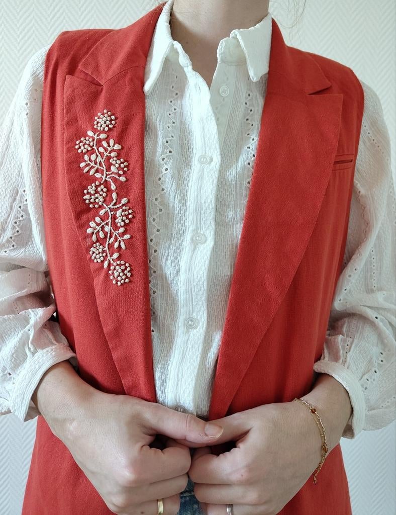 Mouwloze Oranje Blazer Geborduurd, Atelier Kamarel, Oranje, Ophalen of Verzenden, Zo goed als nieuw