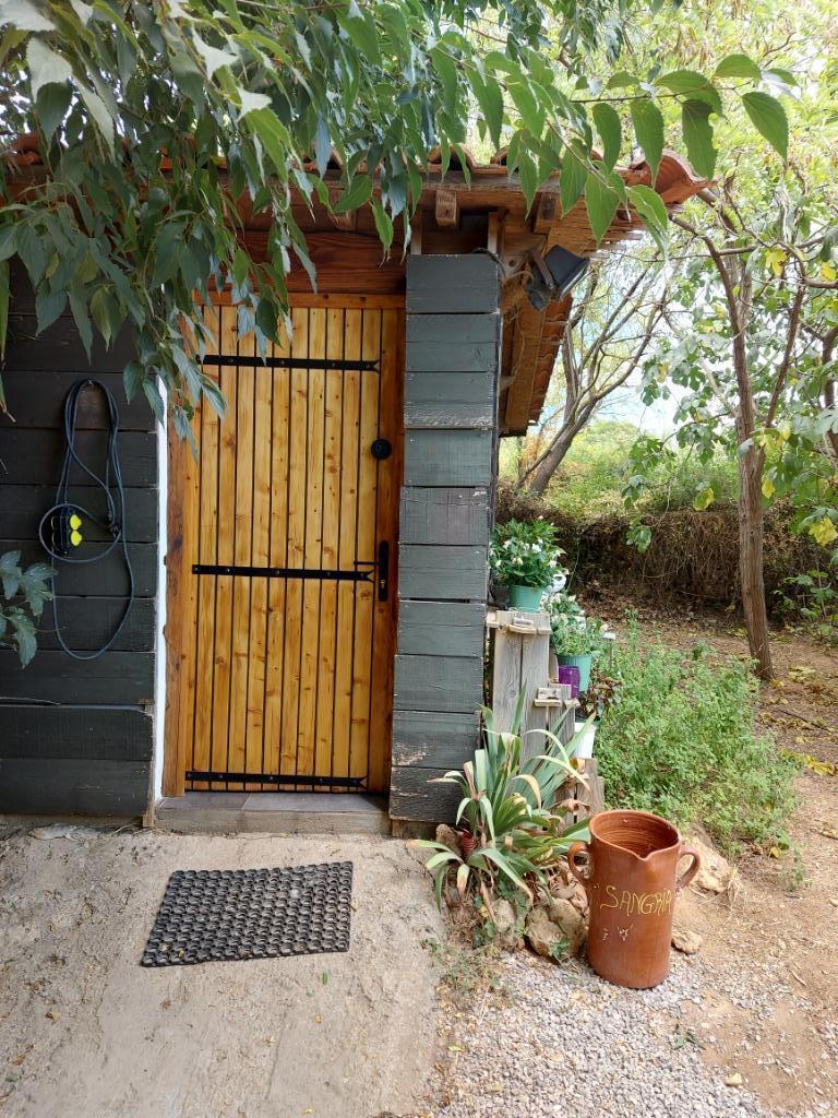 Écht een leuke vakantie in Frankrijk, bij een lieve boerin, Tuin, Dorp