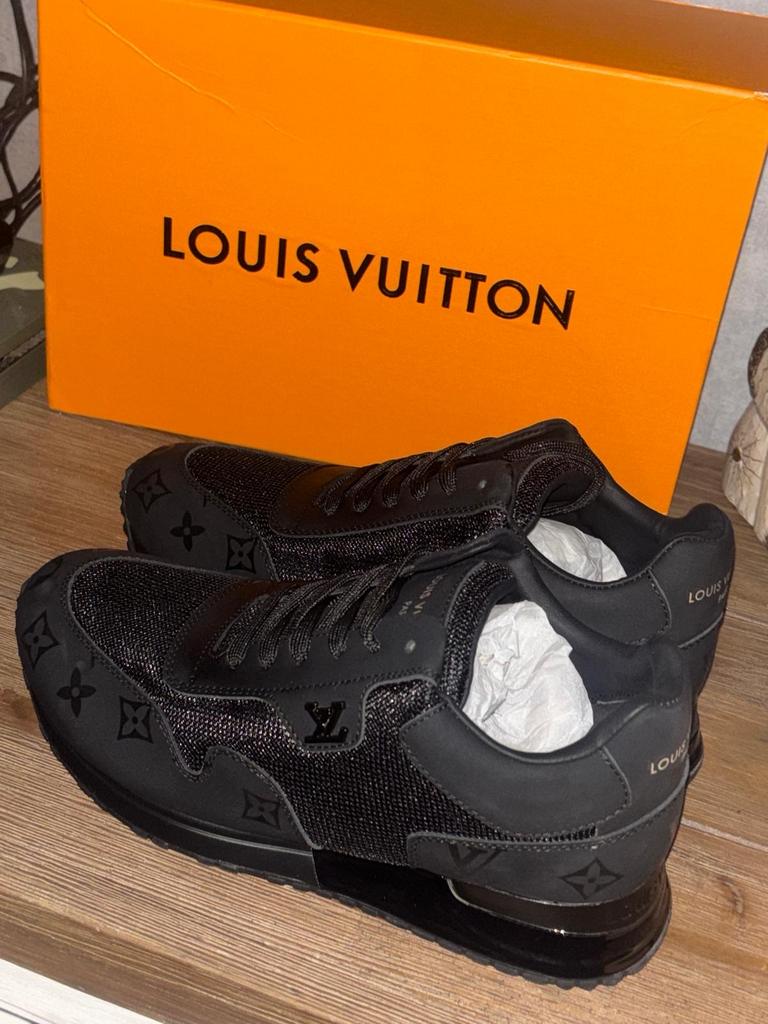 Louis Vuitton Sneakers - Zwart - Maat 43, Ophalen of Verzenden, Nieuw, Zwart, Sneakers of Gympen