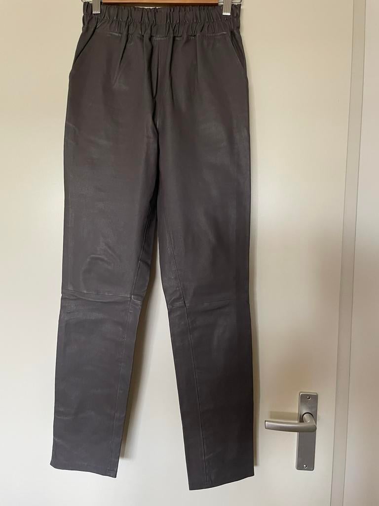 Stretch leren broek chino grijs Est Seven nwpr 389 E, Kleding | Dames, Broeken en Pantalons, Verzenden, Zo goed als nieuw, Maat 36 (S)