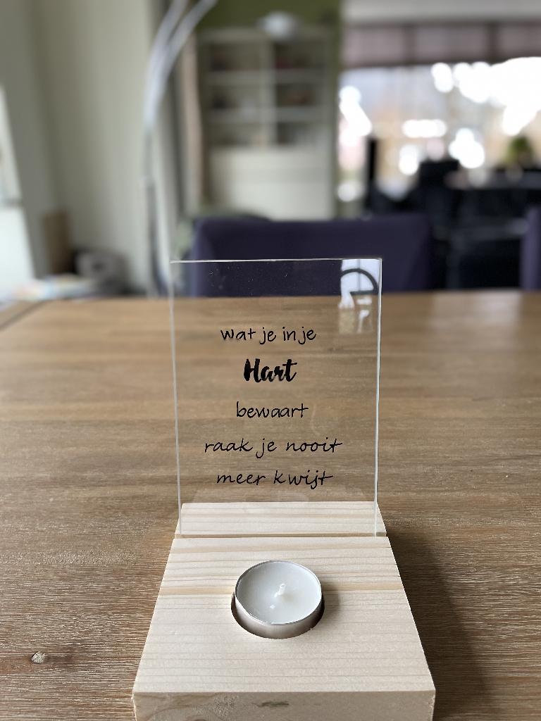 8x Houten glashouder met kaars  ‘Wat je in je hart bewaart…’, Nieuw, Ophalen of Verzenden, Hout, Kandelaar