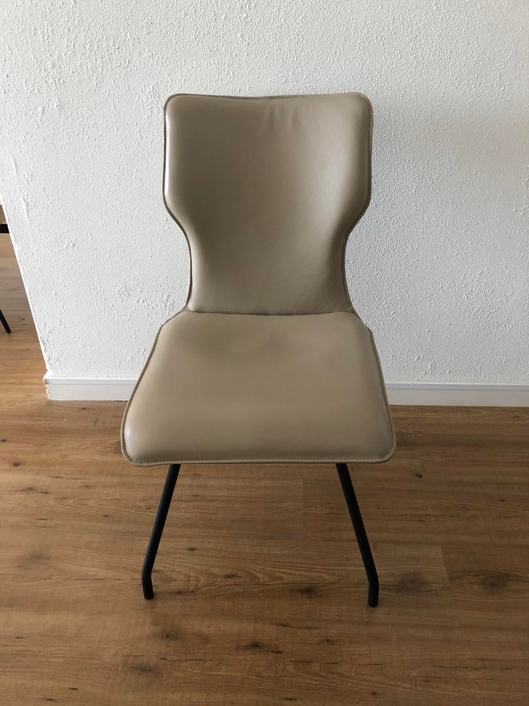 Leren stoelen mokka/beige (4 stuks), Ophalen, Zo goed als nieuw