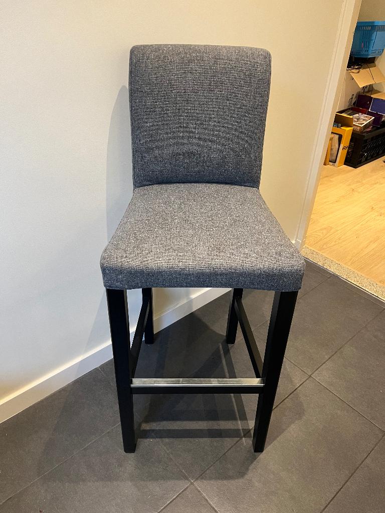 IKEA Bergmund Barkruk (x2), Huis en Inrichting, Barkrukken, Ophalen, Met voetsteun, 60 tot 90 cm, Zo goed als nieuw