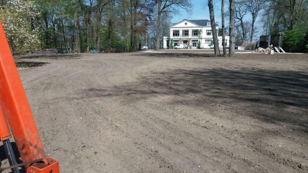 Foto 14 van Inzaaien gras, egaliseren tuin, frezen, gras zaaien
