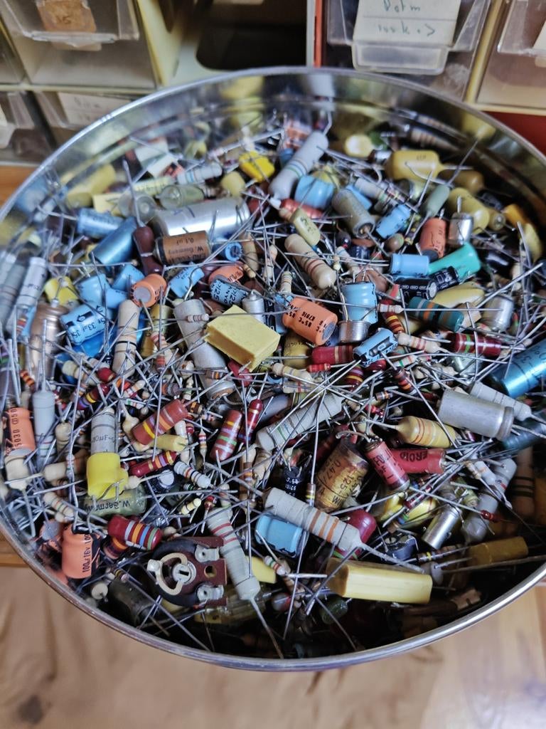 Weerstanden en Transistoren - Vintage Onderdelen, Hobby en Vrije tijd, Elektronica-componenten, Ophalen, Gebruikt