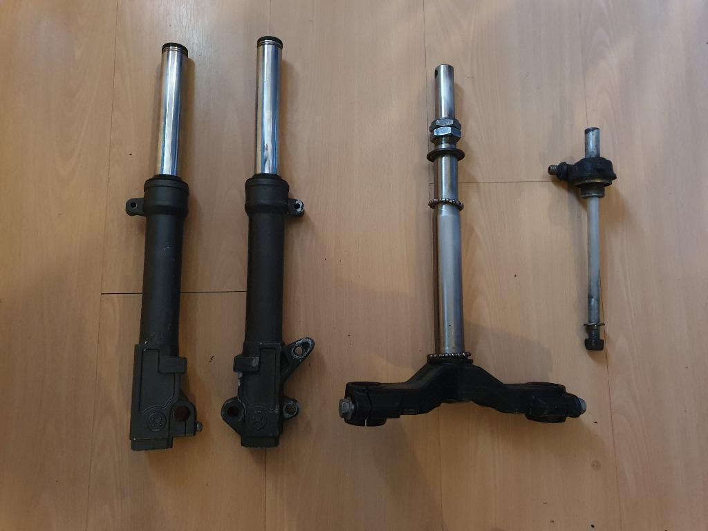 Nette Aprilia SR SR 50 Voorvork voorpoten T-stuk wielas as, Aprilia, SR, Frame, Aprilia