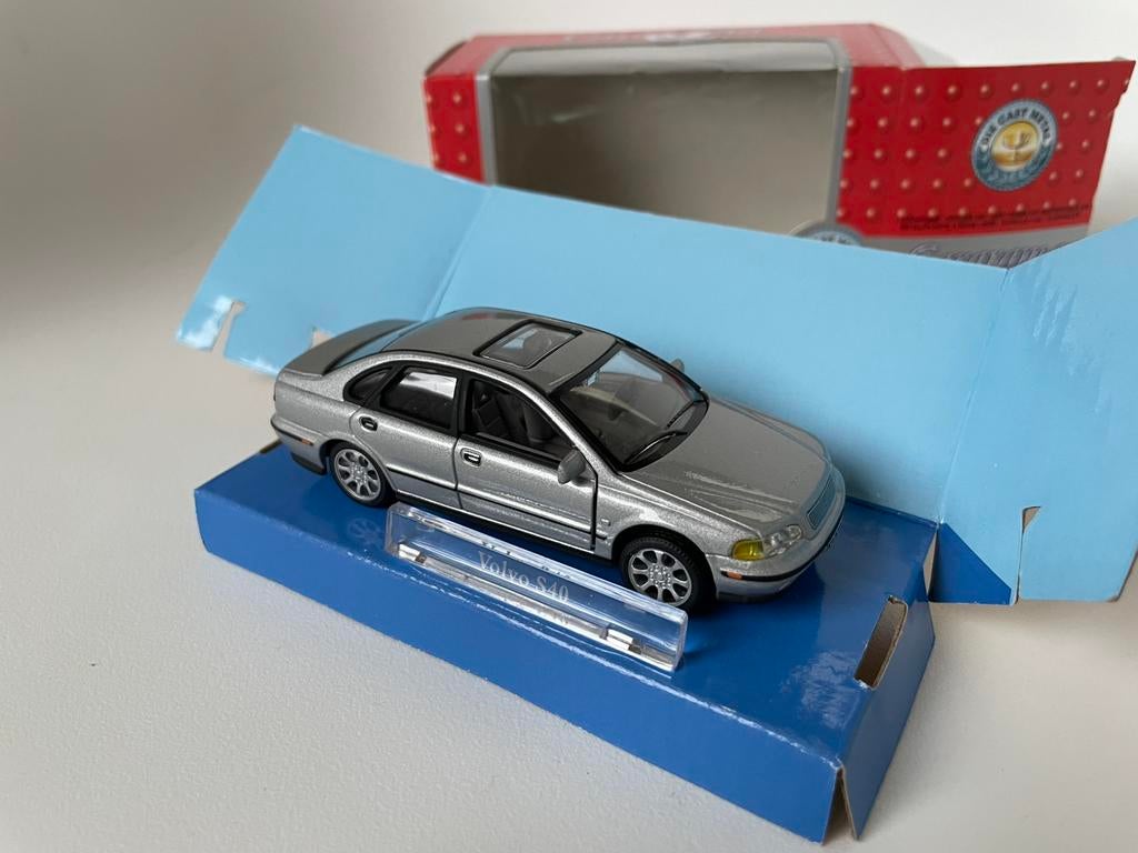 model Volvo S40, zilvergrijs 1/43, Hongwell Cararama, Hobby en Vrije tijd, Modelauto's | 1:43, Ophalen of Verzenden, Zo goed als nieuw