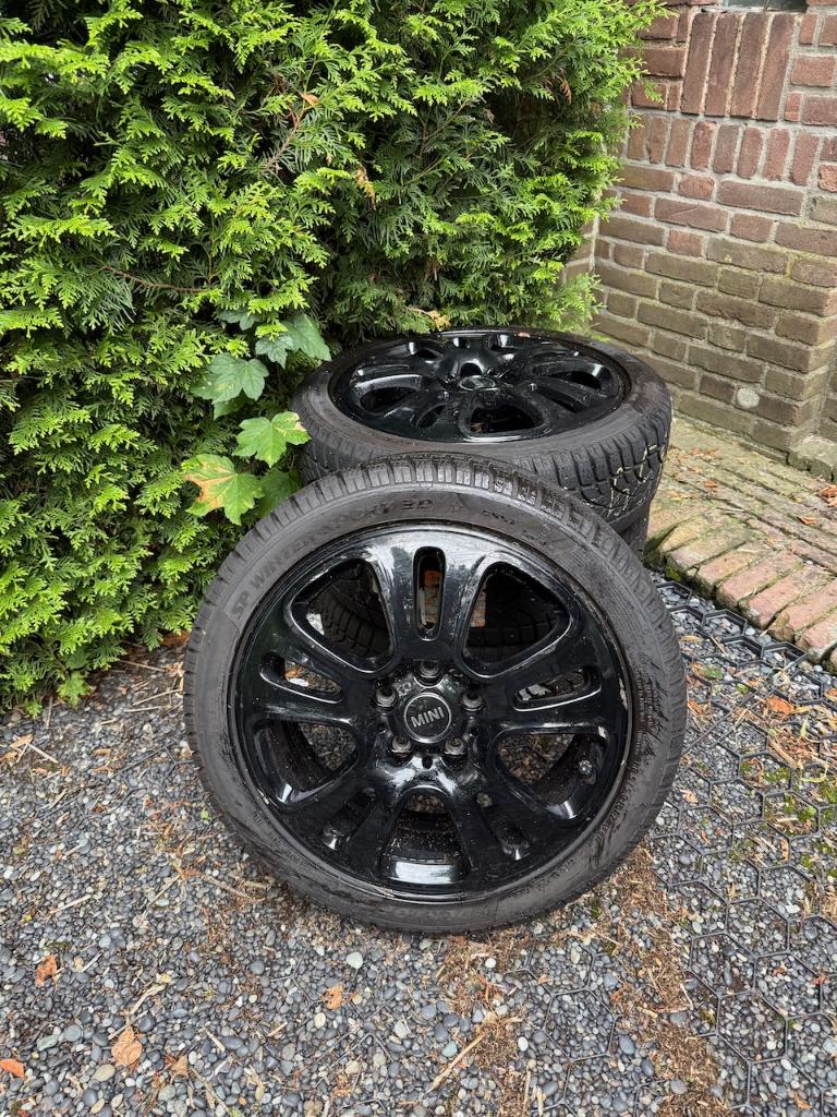 Set winterbanden met originele MINI Cooper S - 17" velgen, Auto-onderdelen, Banden en Velgen, Ophalen, Gebruikt, 17 inch, Band(en)