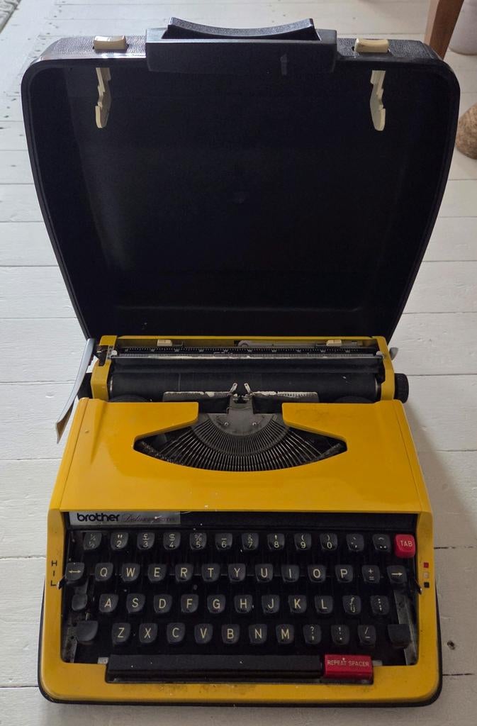 Typemachine Brother Deluxe 850TR warm geel jaren ‘70, Diversen, Typemachines, Ophalen of Verzenden, Gebruikt