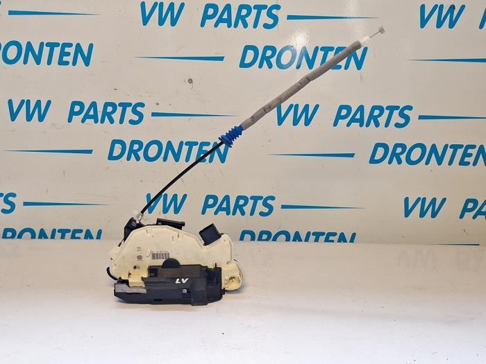 Deurslot Mechaniek 4Deurs links-voor van een Volkswagen UP, Gebruikt, -, -, -