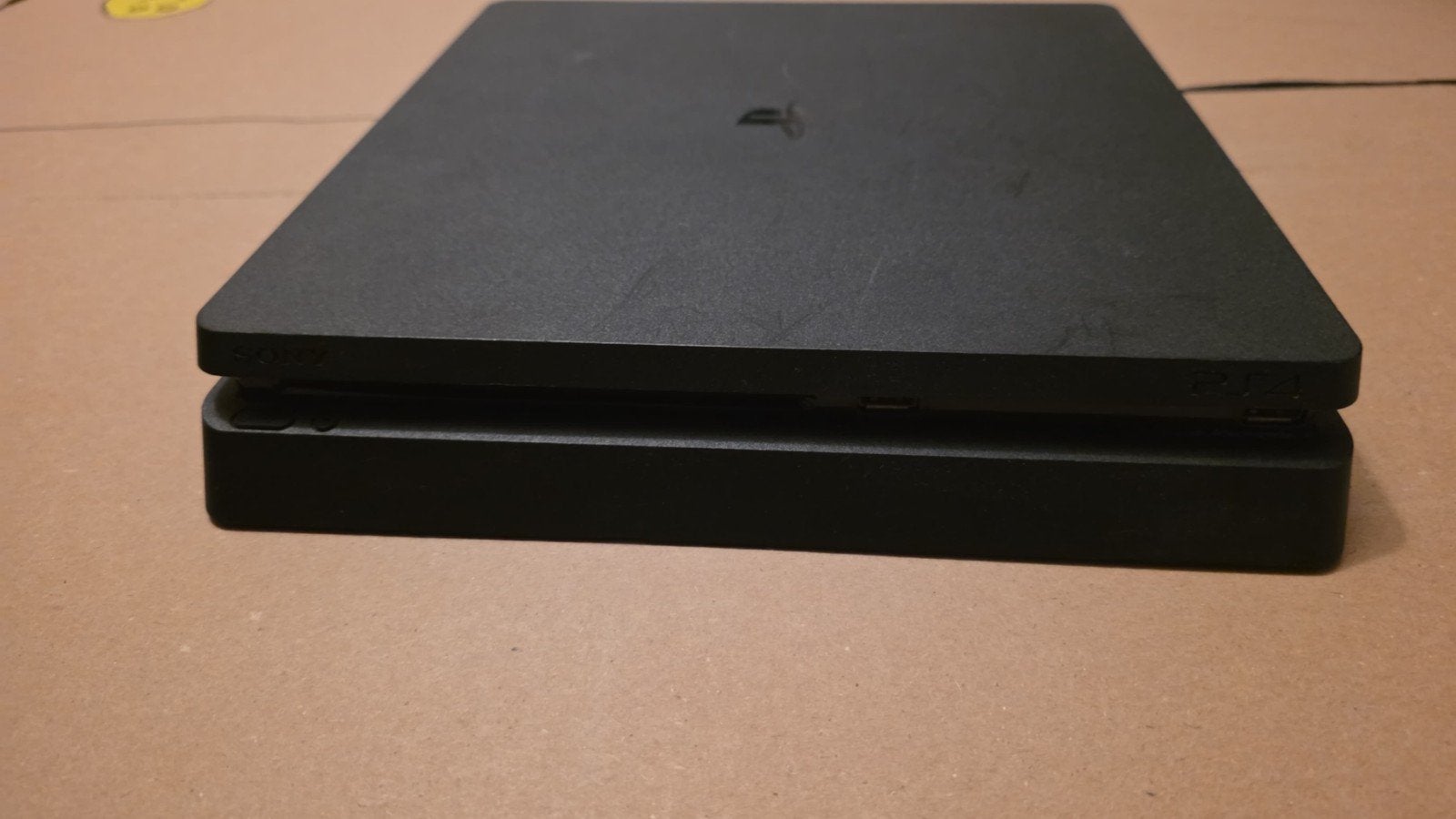 PlayStation 4 Slim met 3 controllers en oplaadstation, Ophalen, Met 2 controllers, Slim, 500 GB