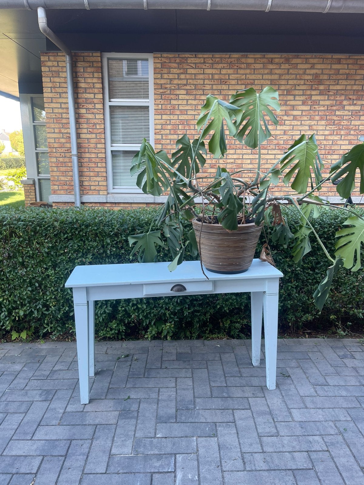 GRATIS: antiek smal tafeltje – blauw, Huis en Inrichting, Tafels | Sidetables, Ophalen, Zo goed als nieuw, Rechthoekig