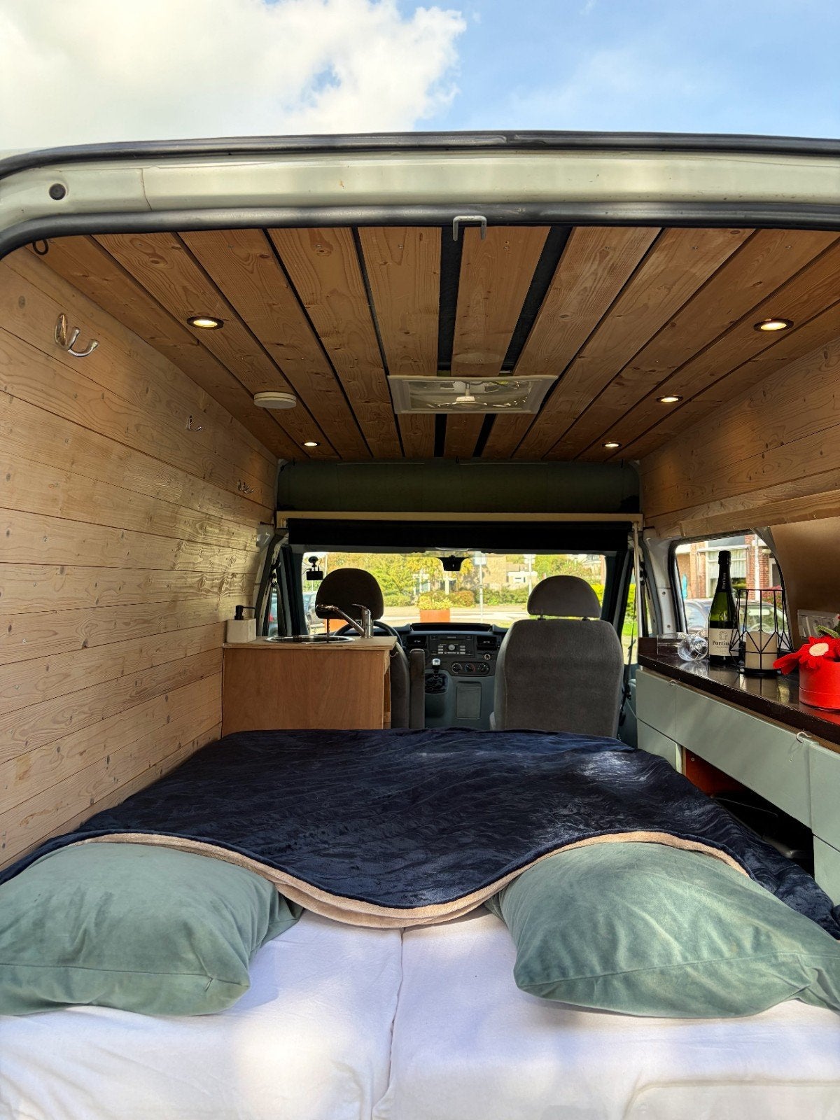 Foto 8 van Ford Transit 2-persoons camper | Zonnepanelen & luifel