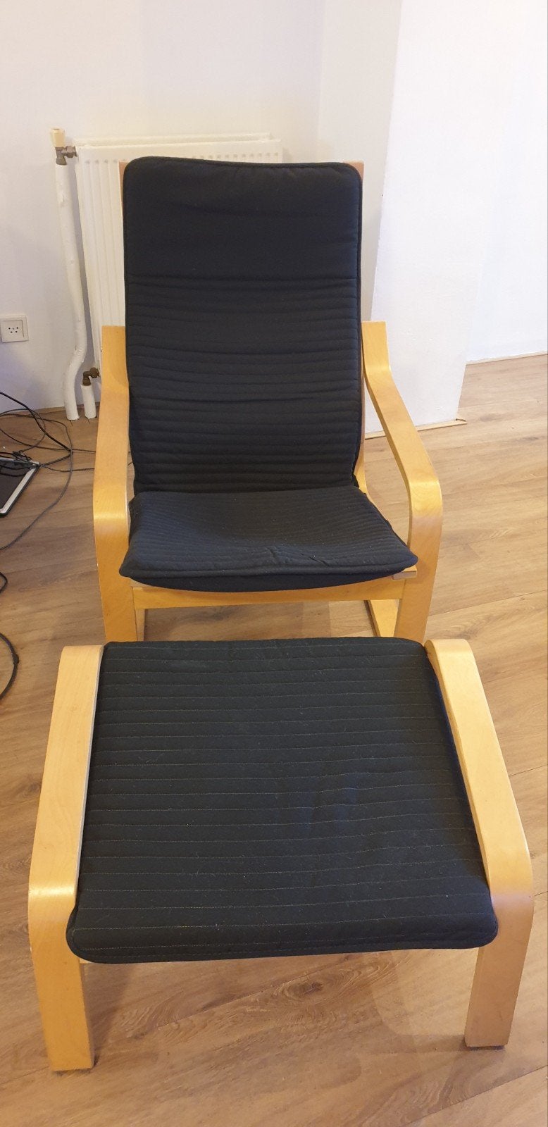 IKEA POÄNG Fauteuil met Voetenbank - Comfortabel & Stijlvol, Hout, Gebruikt, Modern, Scandinavisch, 75 tot 100 cm