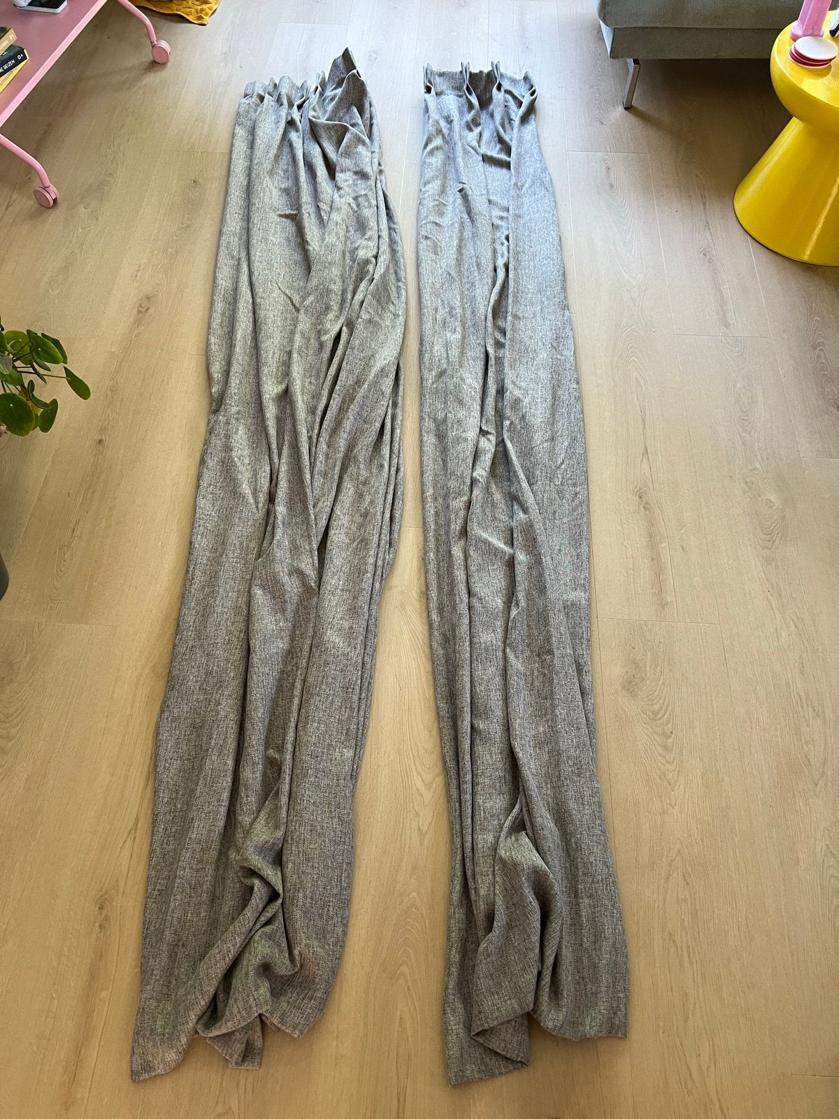 2x Gordijnen Grijs, Dubbele Plooi., Huis en Inrichting, Ophalen, Plooiafwerking, Karwei, Zo goed als nieuw