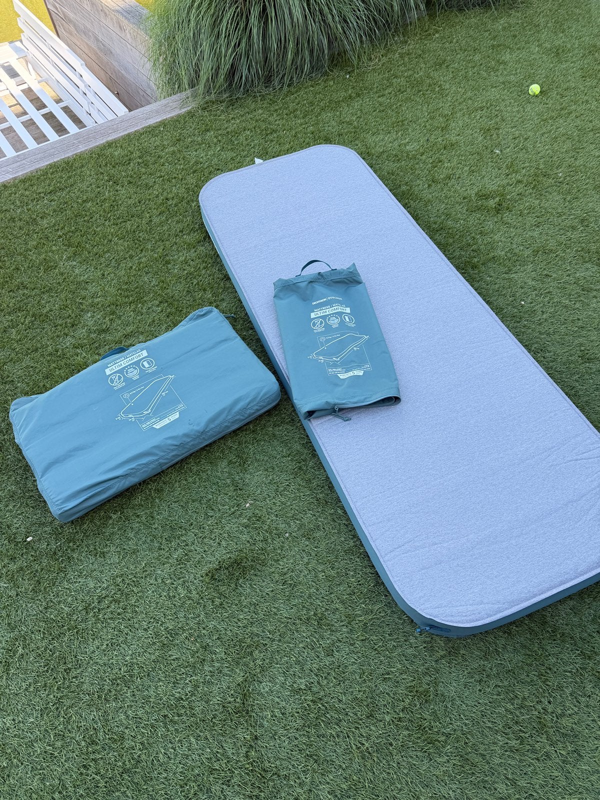 2x Quechua Ultim zelfopblaasbare slaapmatjes (Decathlon), Ophalen, Zo goed als nieuw