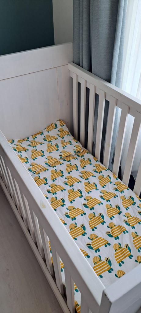 Babybedje, Kinderen en Baby's, Kinderkamer | Complete kinderkamers, Ophalen, Zo goed als nieuw, Jongetje of Meisje