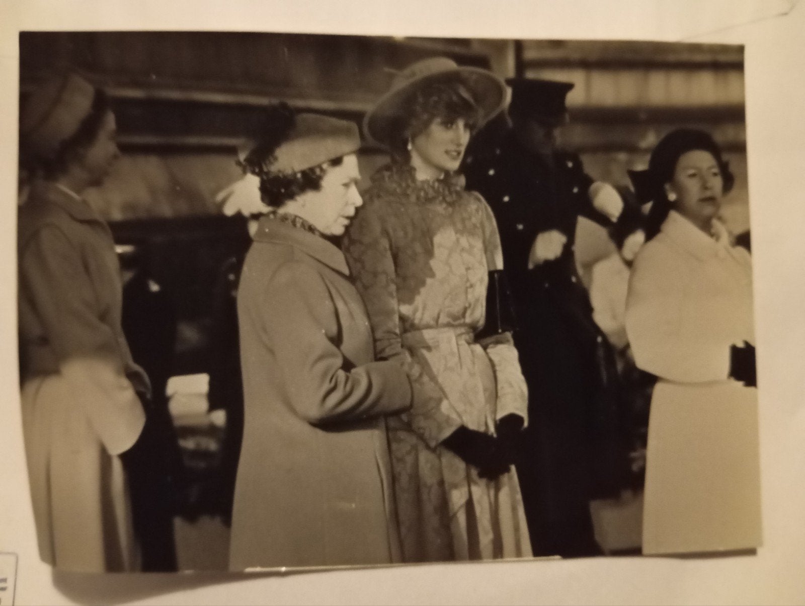 orig. foto Kon. Elizabeth en Prins Philip, Prinses Diana e.a, Ophalen of Verzenden, Kaart, Foto of Prent