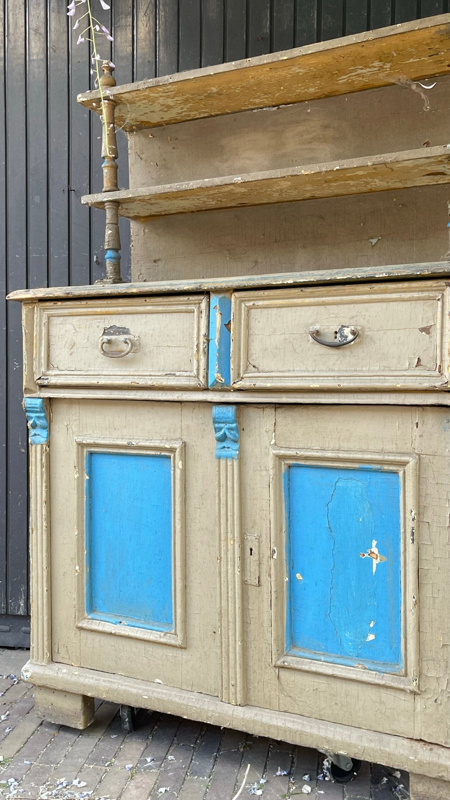 Foto 22 van BARNFIND: brocante kast/keukenkast/buffetkast/servieskast
