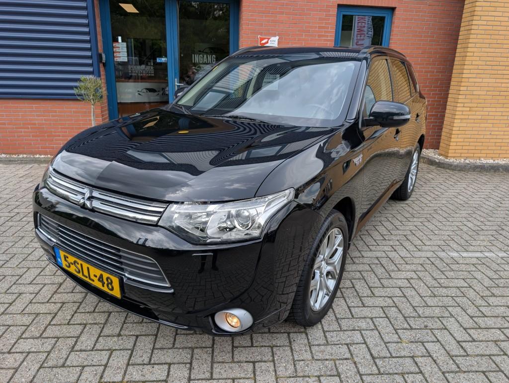 Mitsubishi OUTLANDER 2.0 PHEV INSTYLE+, Automaat,ADAPCruise,, Stoelverwarming, Zwart, Bedrijf, Vierwielaandrijving
