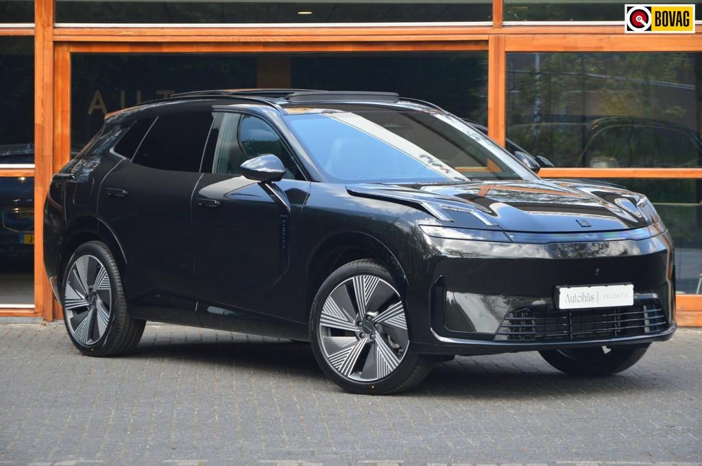 Lynk & Co 08 More | 200km elektrisch rijbereik | Massage | P, Voorwielaandrijving, Zwart, Verwarming stoelen achter, Zwart