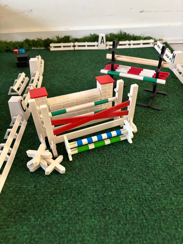 Schleich hindernissen en balkenhouder, Ophalen of Verzenden, Zo goed als nieuw, Paard, Beeldje of Figuurtje