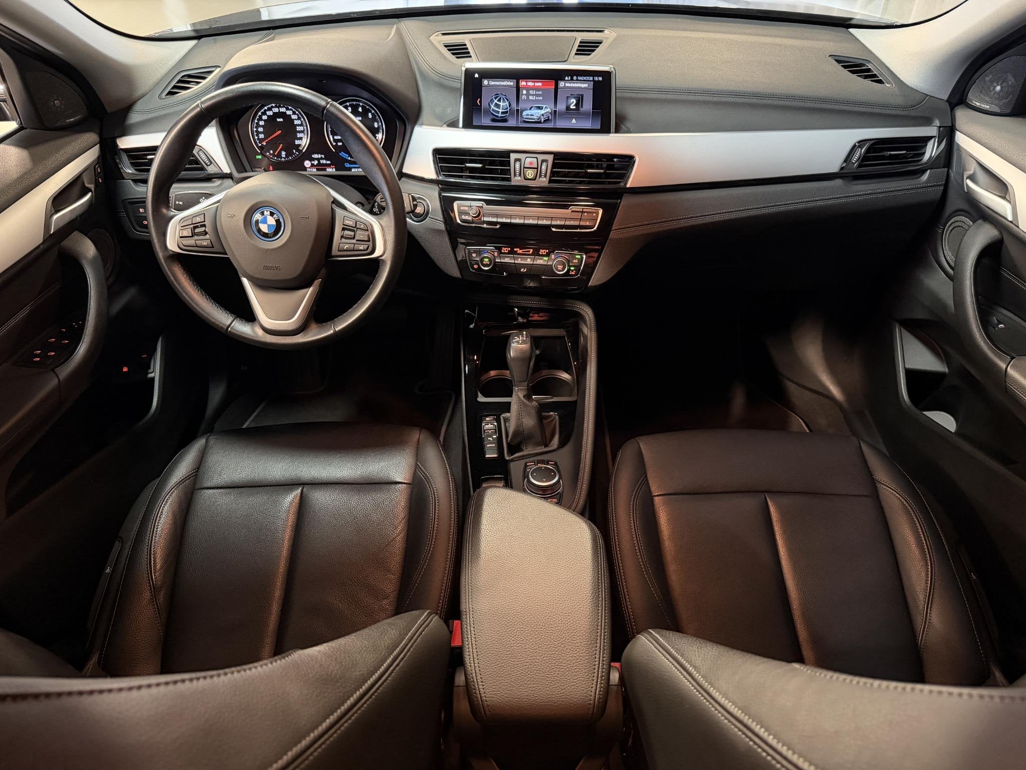BMW X2 xDrive25e 18"/SOH 92%/Leder/Harman Kardon/Camera/Appl, Auto's, Dealer onderhouden, Gebruikt, Zwart, Bedrijf