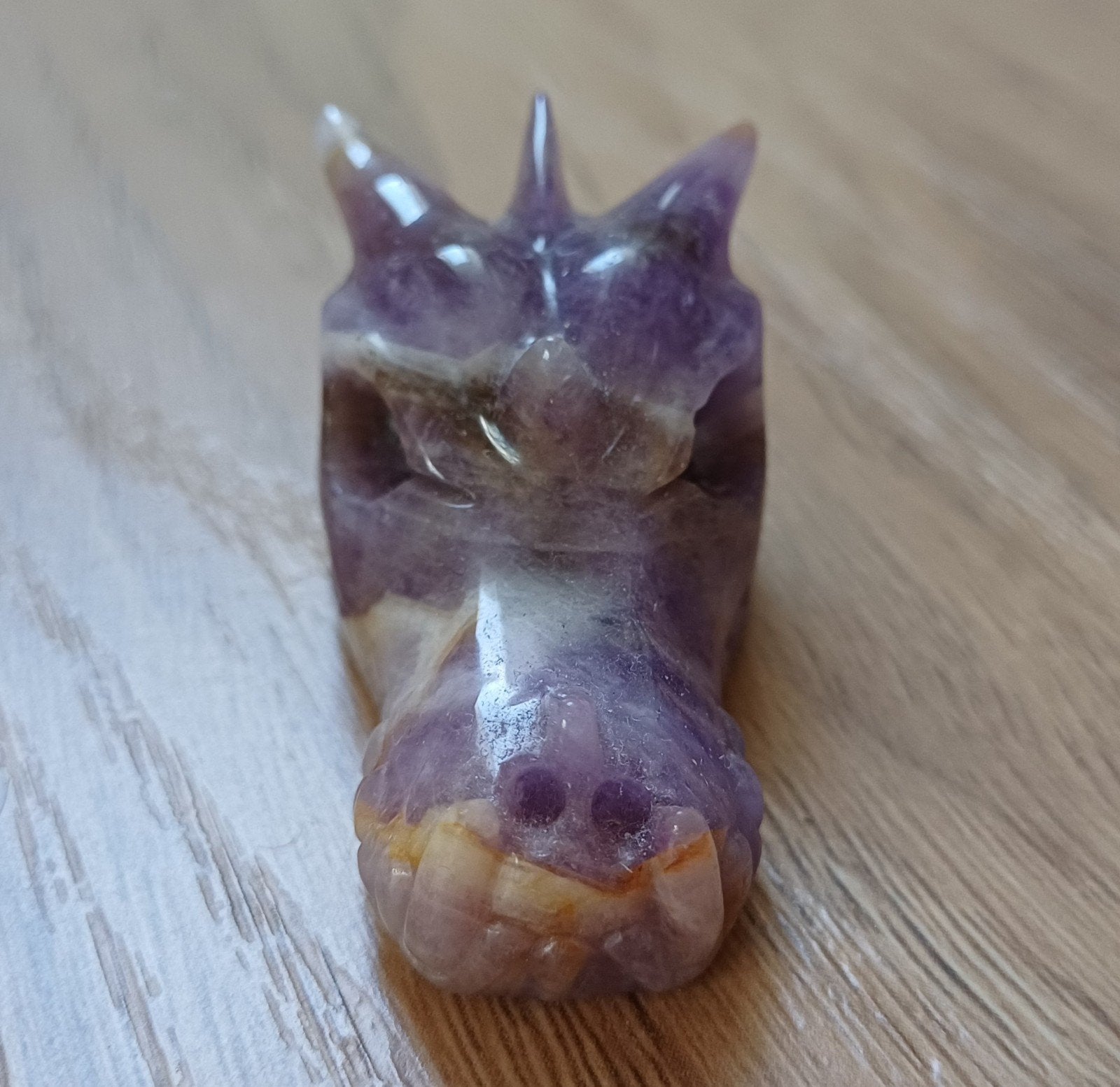 Draakje Chevron Amethyst 5 cm, Verzamelen, Mineralen en Fossielen, Ophalen of Verzenden