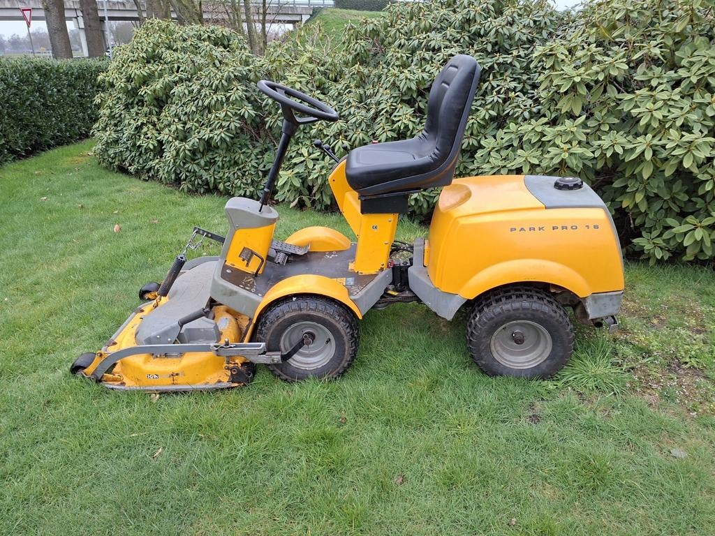 Stiga Park Pro 16, 2 cilinder, Vanguard met nw hydrostaat, Ophalen