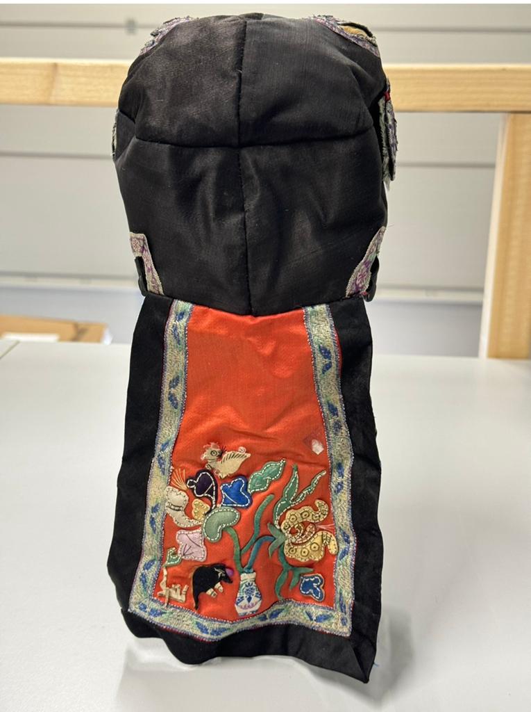 Prachtige antieke Chinese geborduurde kinder hoed-muts 1880, Antiek en Kunst, Antiek | Kleding en Accessoires, Ophalen of Verzenden