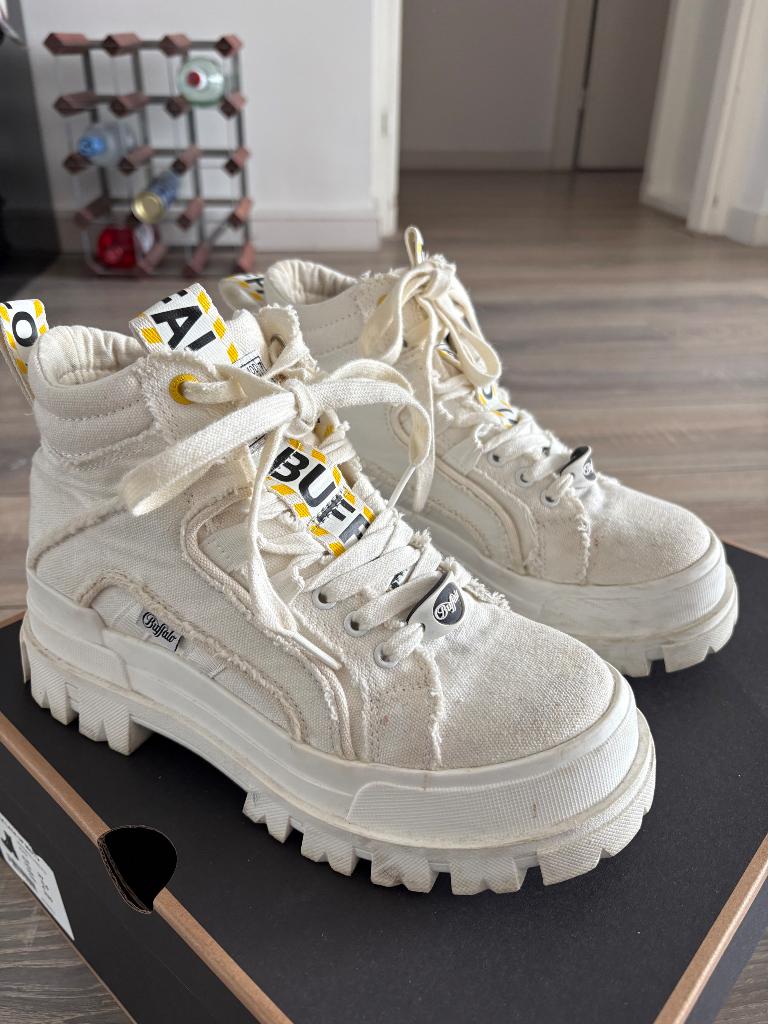 Buffalo boots, Beige, Overige typen, Ophalen of Verzenden, Gedragen