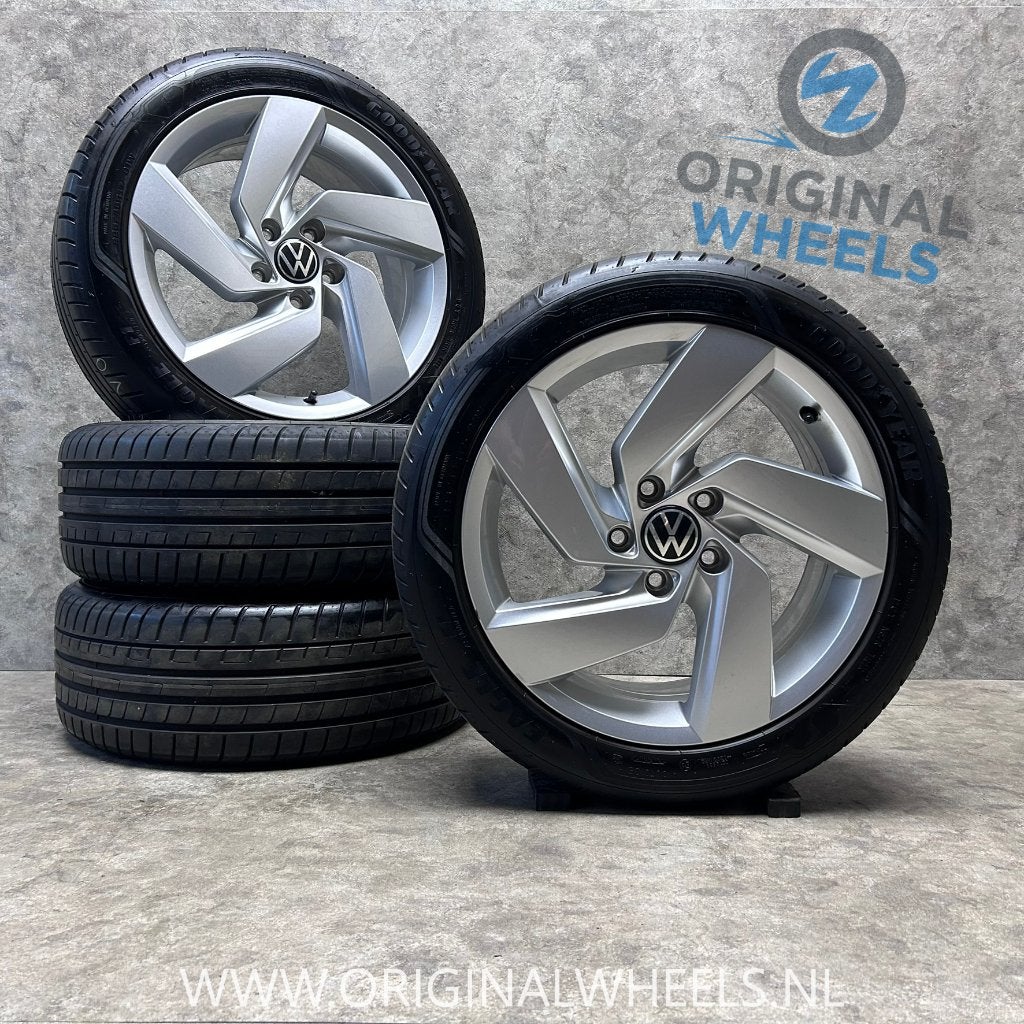 17 inch originele Richmond GTI velgen zomerbanden VW Golf 8, Auto-onderdelen, Banden en Velgen, Gebruikt, Banden en Velgen, 17 inch